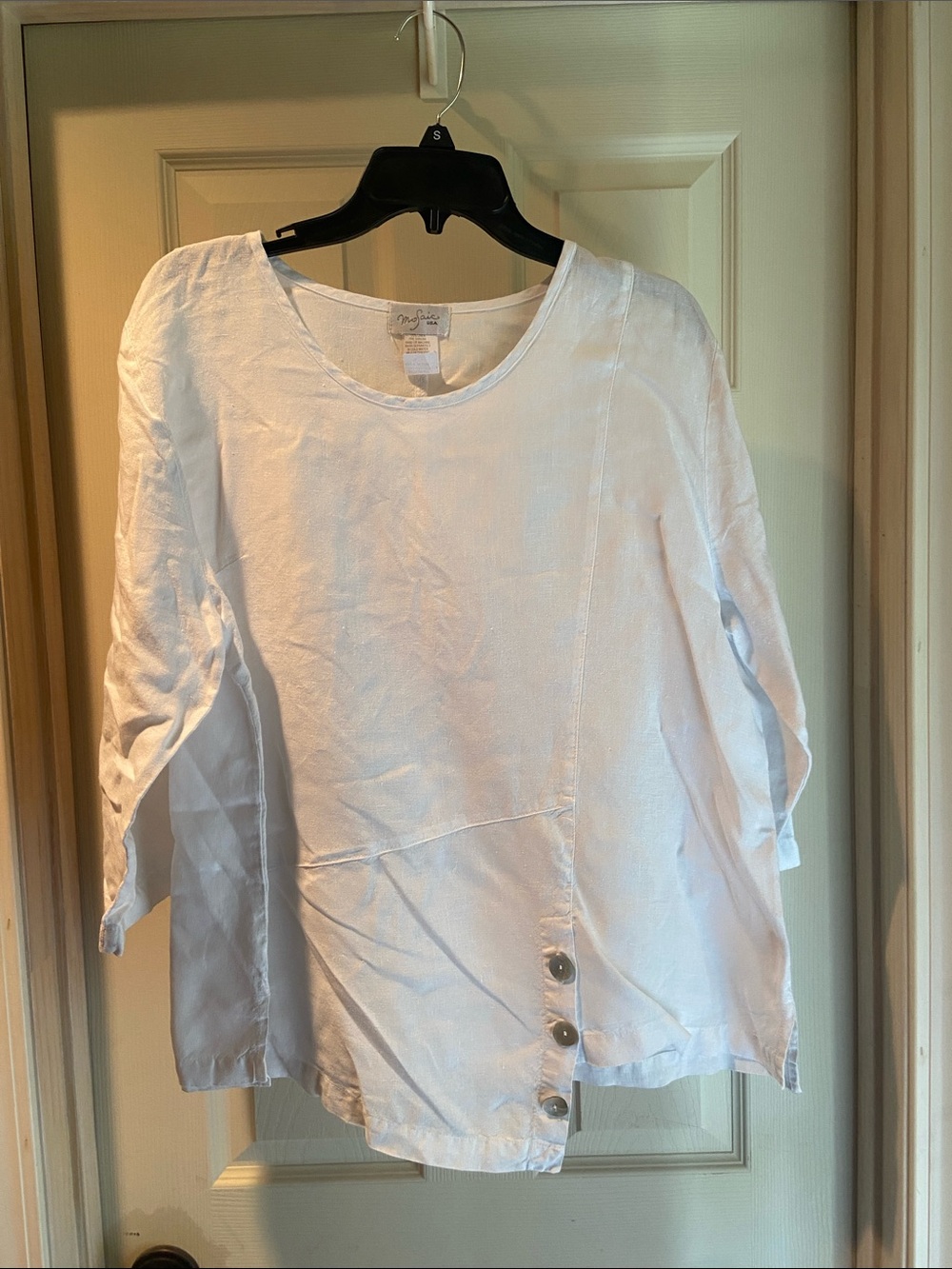 Mosaic Women's White Long-Sleeve Button-Accent Tunic Top Made in the USA